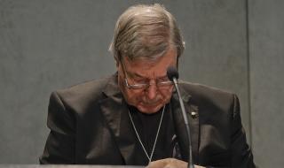 Нов педофилски скандал разтресе Ватикана (СНИМКИ)
