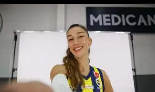 Волейболната звезда Ханде Баладън омагьоса феновете на Евролигата – страст към сръбската музика и подкрепа за Фенербахче