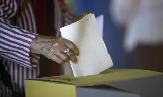 Отвориха над 1500 избирателни секции в Салвадор: Напът е да спечели "най-готиният диктатор в света"
