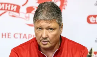 Футболистите и феновете на Валенсия подкрепиха Любо Пенев