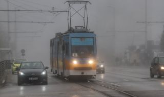 Облачен и ветровит петък