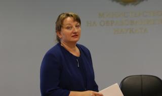 Сачева: Законът за социалните помощи не цели да отнема деца