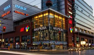 Арестуваха 13-годишната щерка на политолог, крала дрехи в мол