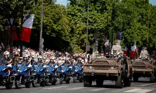 В пълна бойна готовност! Френската армия изглежда напълно готова да се впусне в истинска война