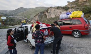 За няколко дни изселиха половината арменци от Нагорни Карабах