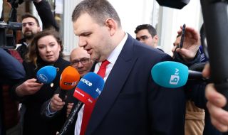 Словесен сблъсък между БОЕЦ и Делян Пеевски в парламента