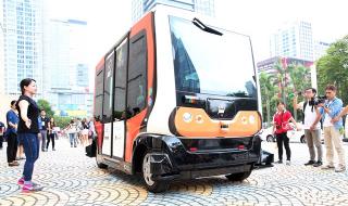 Самоуправляващ се автобус по улиците на Тайпе