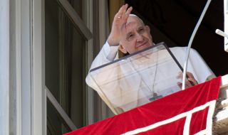 Зеленски  покани папа Франциск за посредник в преговорите между Киев и Москва
