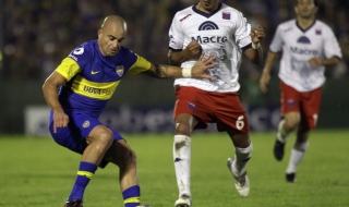 Ядосан футболист открадна фотоапарат (видео)