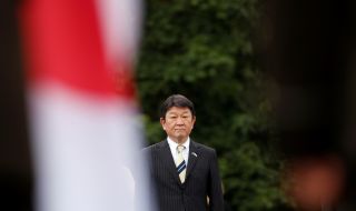 Японският външен министър оглавява управляващата група
