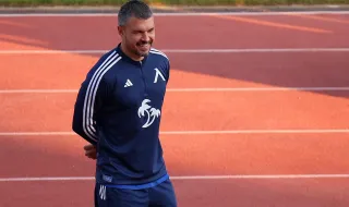 Валери Божинов официално се завърна в Левски