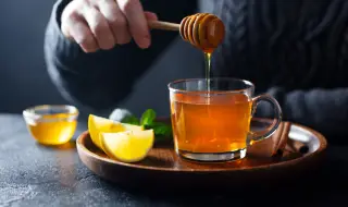 Колко градуса трябва е чаят, преди да добавим мед и лимон