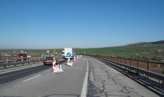 Движението по магистралите е затруднено