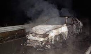 Пламнала кола затвори пътя Созопол-Бургас