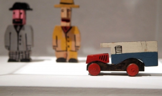 Даряват книги и играчки на болни деца