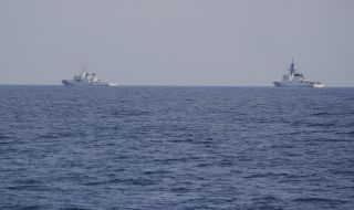 Китай започва военноморски учения в спорен район