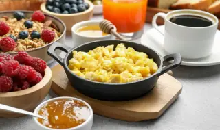 Лекар посочи идеалното време за първо кафе и описа закуската си