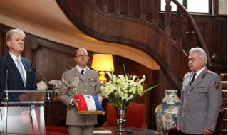 Франция награди български офицер