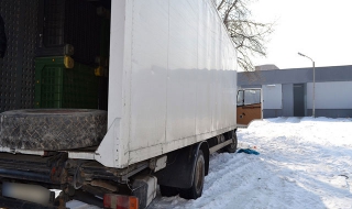 Тайник в камион пълен с цигари (Видео)