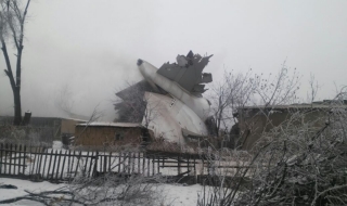Турски товарен самолет се разби в Киргизстан, има загинали (видео)