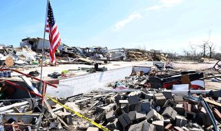 Над 30 жертви след бурите в САЩ