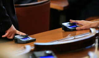 Депутатите приеха на първо четене бюджетите за ДОО и НЗОК