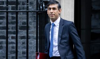 Риши Сунак беше глобен, затова че не използвал предпазен колан