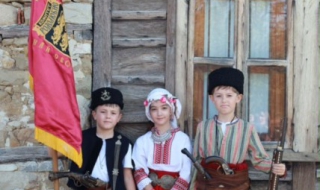 Танцов състав „Слънчогледи“ от Слатина с медал от национален фолклорен фестивал