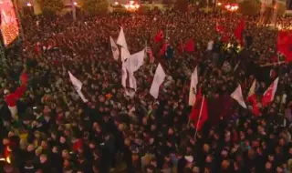 Коалиция "Европейски фронт" препълни централния площад в Скопие за заключителния си митинг