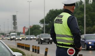 Засилен трафик и повече полиция на пътя през почивните дни