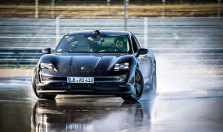 Porsche Taycan влезе в "Гинес" с 42-километров дрифт