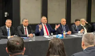 ДПС обяви листите си за изборите