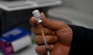 Спасяваме 51 481 ваксини на „Пфайзер“ като ги даряваме на Северна Македония