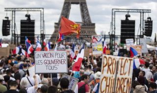 Хиляди протестираха във Франция срещу строгите ограничения за неваксинираните