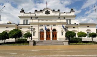 Парламентарни комисии обсъждат горивата и войната