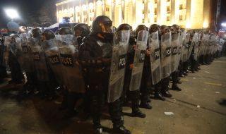 Грузинската полиция задържа 66 души по време на безредиците край парламента