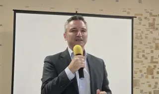 Вигенин пред ученици - посланици на ЕП: Европа трябва да осъзнае собствената си сила и да отстоява интересите си