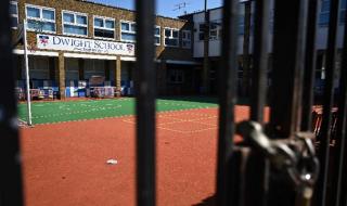 Британски експерти препоръчват пълно възстановяване на присъственото обучение в училищата