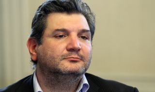 Георги Ганев: Само Кирил Петков не е намръщен