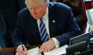Тръмп подписа три указа
