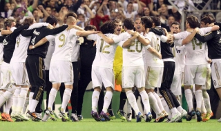 Празненства в съблекалнята на Реал (видео)