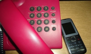 Нагли телефонни измамници  три пъти взели пари от възрастна жена