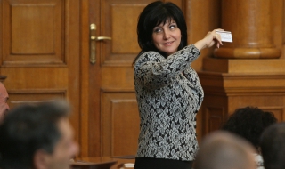 Цвета Караянчева: ДПС, а не БСП кадрува в държавата