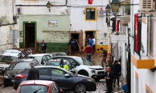 Част от магистрала рухна в Португалия след наводнения, евакуирани са 3000 души