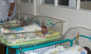 Ромка роди осмото си дете и избяга от болницата