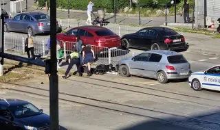 Автомобил събори светофар в квартал "Люлин"