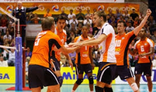 Холандия с успешен старт в Световната лига