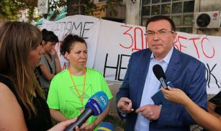 Медицинските сестри махнаха палатките