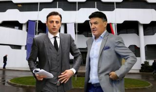 Конгрес до дупка ще струва над милион годишно заради егото на две легенди