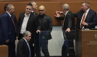 Отново бой в парламента! Депутати се обиждаха на п*д*раси и п*дофили СНИМКИ